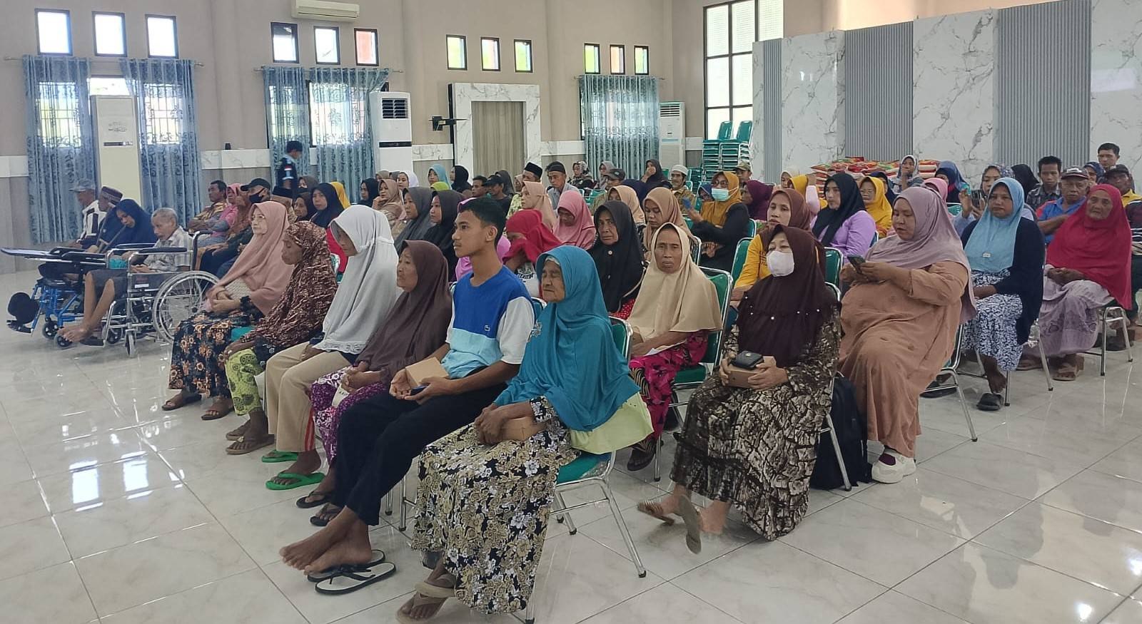Para penerima manfaat program ATENSI dari Kementerian Sosial RI 