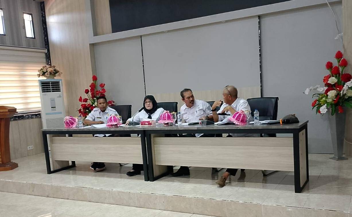 Wakil Bupati Tojo Una-Una, Hj. Surya, S.Sos., M.Si., memimpin rapat koordinasi persiapan kunjungan kerja Gubernur Sulawesi Tengah