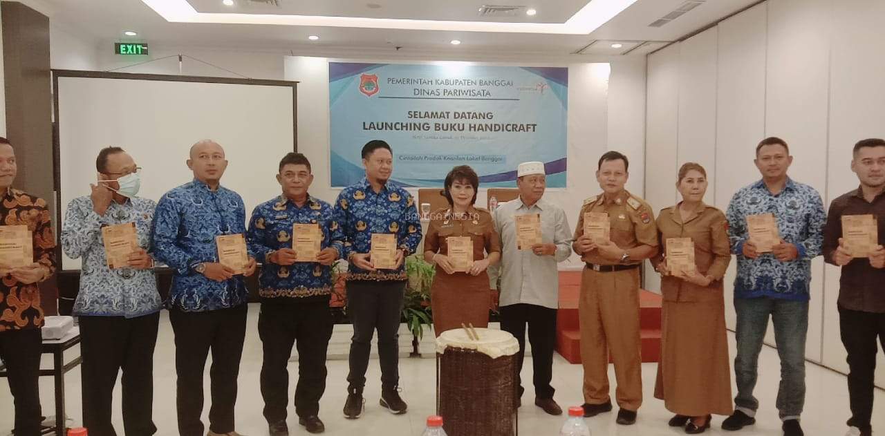 Pemda Banggai Luncurkan Buku Kerajinan