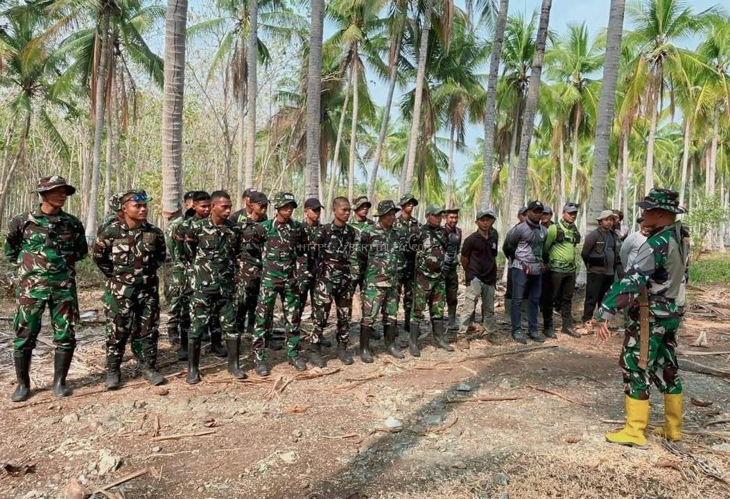 TNI dan Warga Berjibaku Padamkan Karhutla di Cagar Alam Tanjung Api, 25 Hektare Terbakar